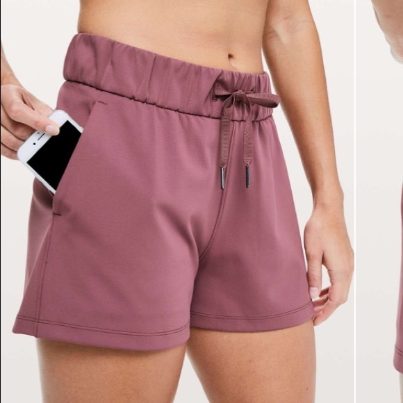 lululemon athletica Pants - Lululemon On the Fly Shorts Misty Meadows Sz 8